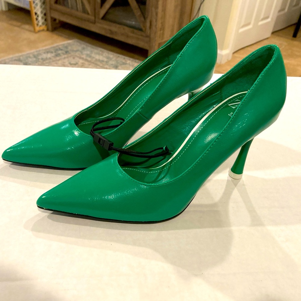 Zara woman shoes in green